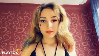 Izingilazi ze-magic virtual reality zinginikeze ucansi no-Harley Quinn